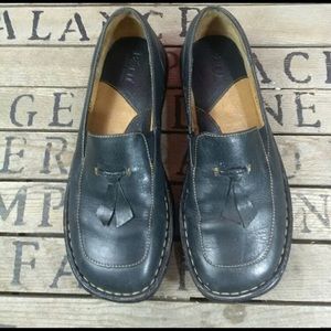 Born flat loafers in navy - leather